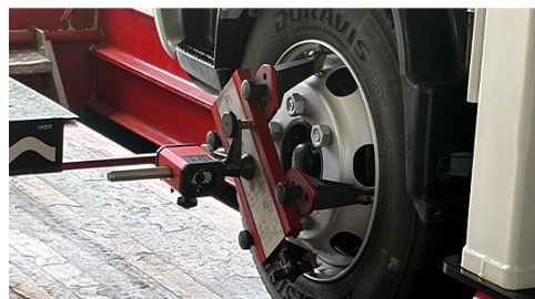 トラックのフレーム修正作業